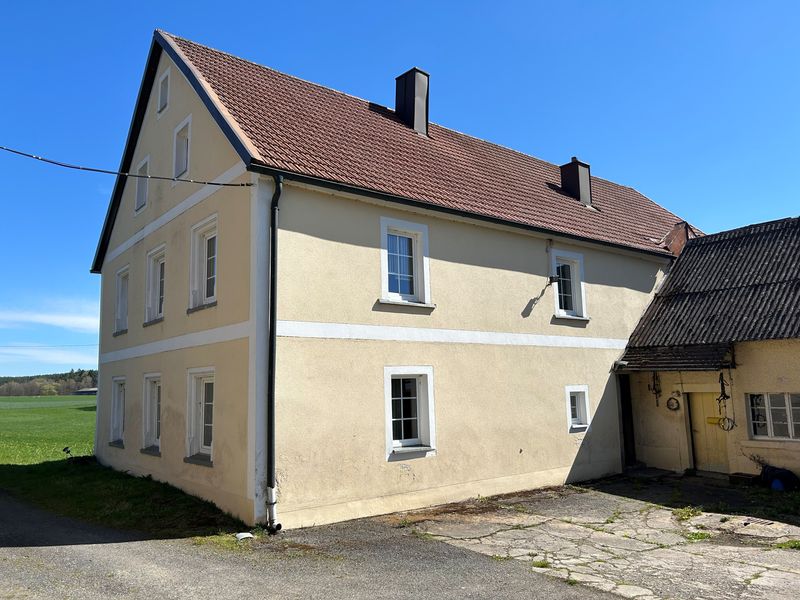 Historische Hofstelle mit Nebengebäuden, Stallung, Werkstatt u. Scheune